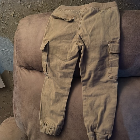 Boys size 4, tan colored. Like new condition. - Picture 3 of 3